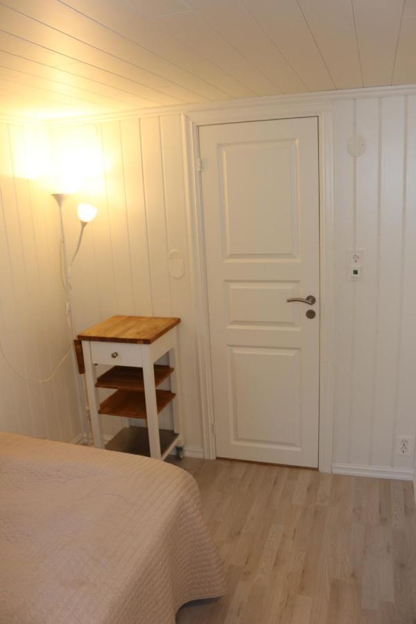 Nice Apartment With1 Bedroom Separate Living Room With A Sofa Bed And A Tiny Kitchen A Bathroom Located In Nordstrand Near By The Sea For 3 Guests With A Garden And Grill 5 Extra Guests With Extra Cost In The Cabin With Sea View Just Outside The Apar أوسلو المظهر الخارجي الصورة