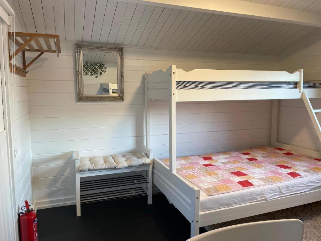 Nice Apartment With1 Bedroom Separate Living Room With A Sofa Bed And A Tiny Kitchen A Bathroom Located In Nordstrand Near By The Sea For 3 Guests With A Garden And Grill 5 Extra Guests With Extra Cost In The Cabin With Sea View Just Outside The Apar أوسلو المظهر الخارجي الصورة